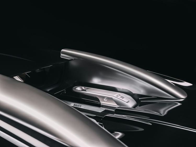 11-bugatti-the-wheels-solitaire-hommage